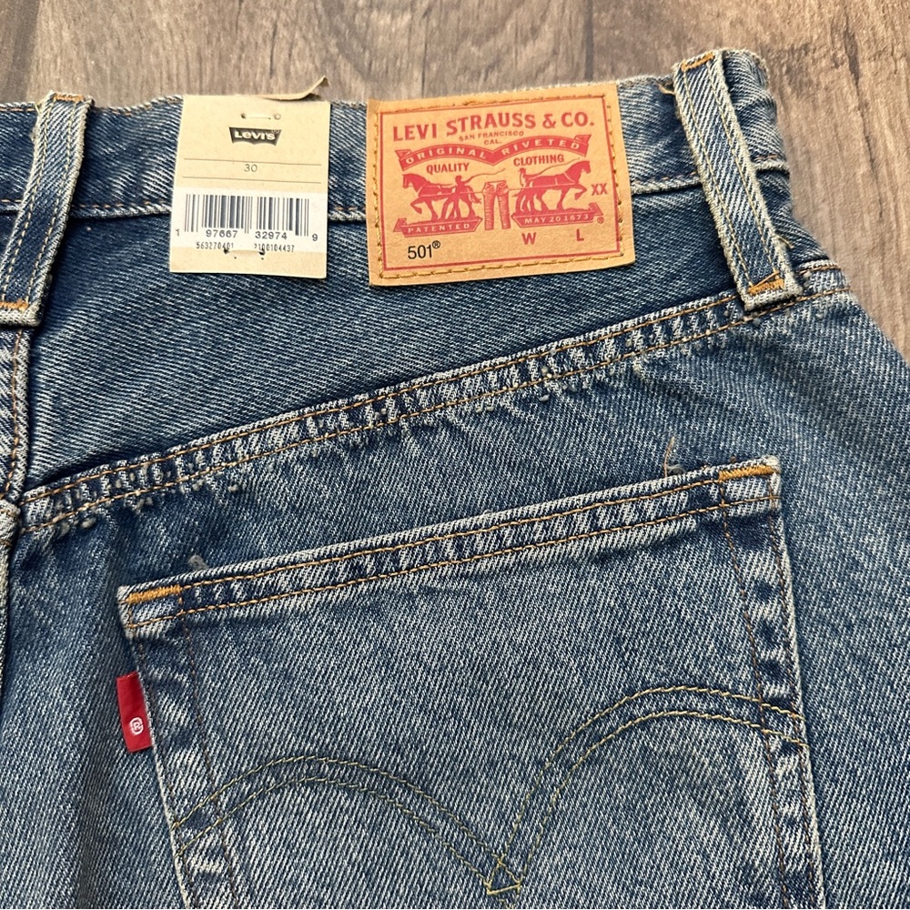 Levi's 501 Button 100% Cotton Cutoff Jean Denim Shorts Women’s Size 30 - Picture 10 of 10